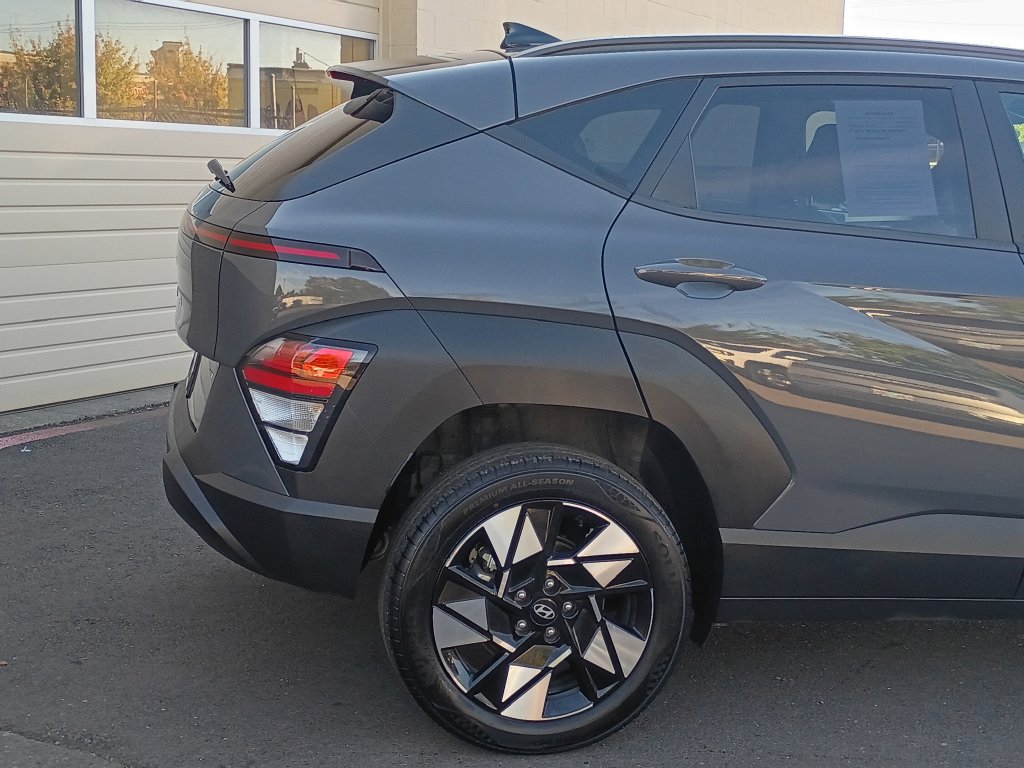 Certified 2025 Hyundai Kona SEL AWD/4WD image 4