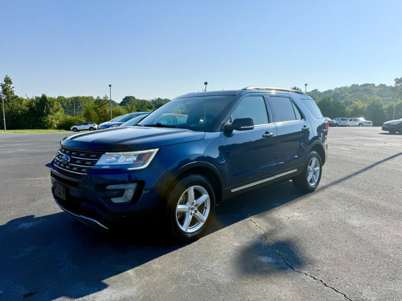 Used 2016 Ford Explorer XLT w/ Equipment Group 202A AWD/4WD image 1
