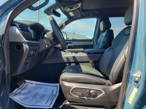 New 2026 Jeep Grand Wagoneer L 2WD image 10