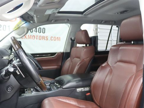 Used 2019 Lexus LX 570 4WD w/ Luxury Package image 15