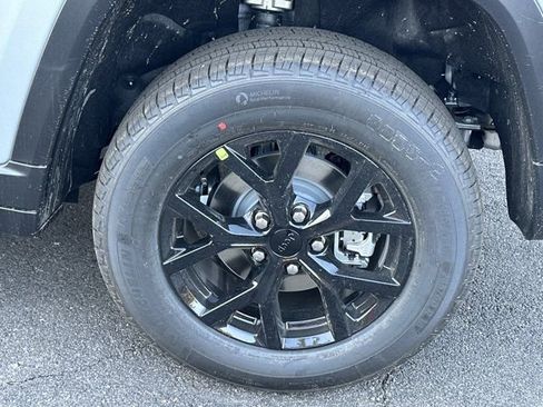 New 2025 Jeep Grand Cherokee Altitude image 18