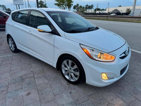 Used 2014 Hyundai Accent SE FWD image 3