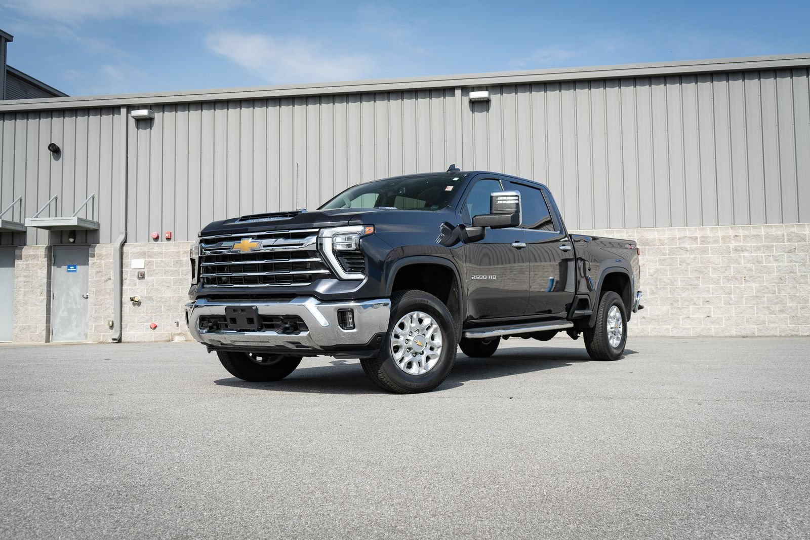 Used 2024 Chevrolet Silverado 2500 LTZ AWD/4WD image 1