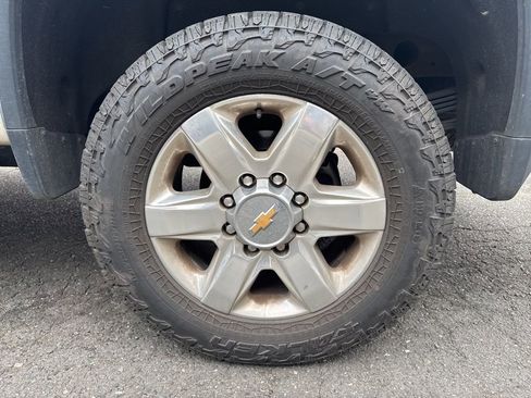 Used 2022 Chevrolet Silverado 2500 LTZ w/ LTZ Premium Package image 16