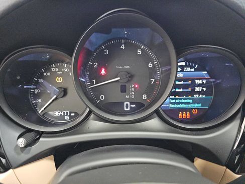 Used 2023 Porsche Macan AWD/4WD image 11