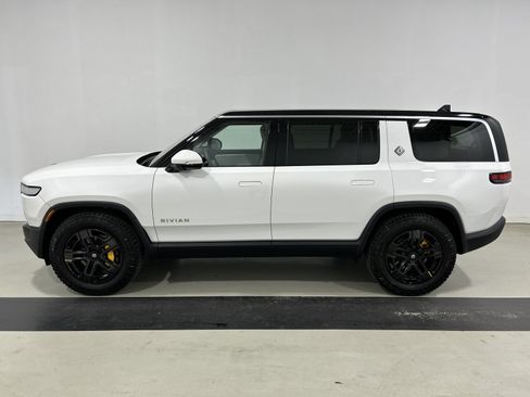 Used 2023 Rivian R1S Adventure AWD/4WD image 2