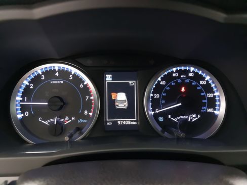 Used 2019 Toyota Highlander LE FWD image 20
