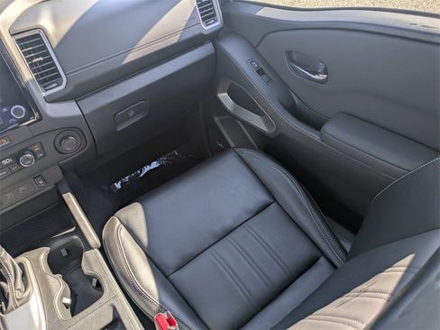 Used 2024 Nissan Frontier SL w/ Technology Package image 17