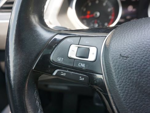 Used 2018 Volkswagen Tiguan SE w/ Panoramic Sunroof Package FWD image 7