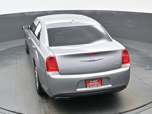 Used 2018 Chrysler 300 Touring image 36