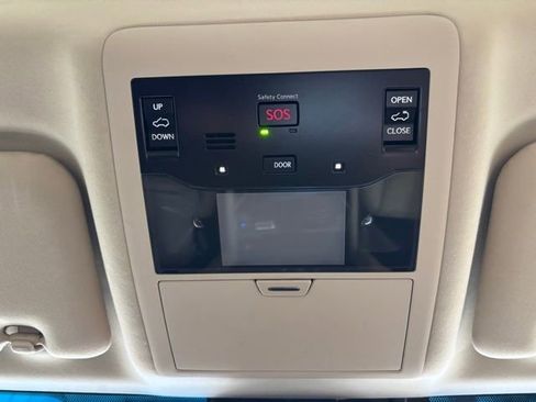 Used 2018 Lexus LX 570 4WD image 23