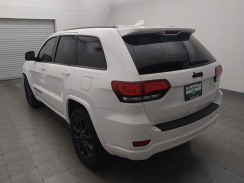 Used 2020 Jeep Grand Cherokee Altitude RWD image 5