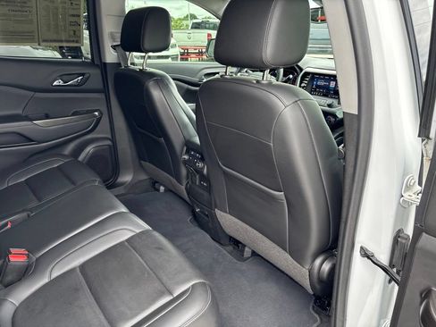 Used 2023 GMC Acadia SLT FWD image 41