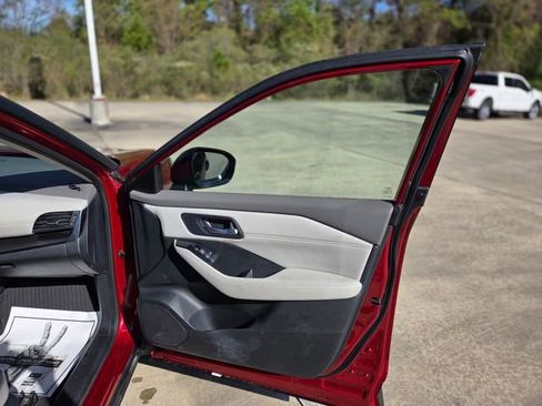 Used 2023 Nissan Rogue SV w/ SV Premium B Package image 14