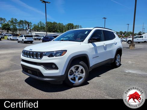 Used 2024 Jeep Compass Latitude AWD/4WD image 1