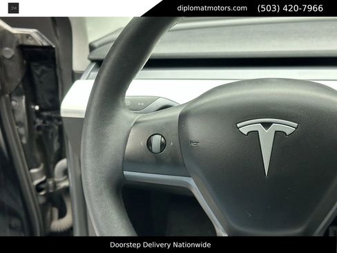 Used 2021 Tesla Model 3 Performance image 31