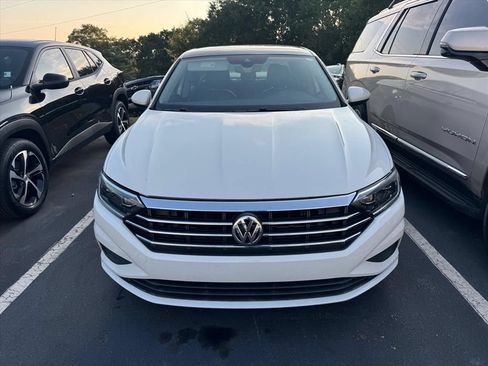 Used 2019 Volkswagen Jetta SEL w/ Cold Weather Package FWD image 10
