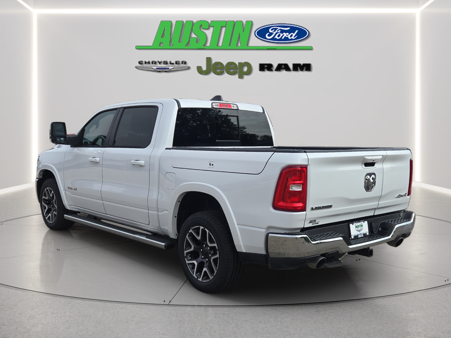 Used 2025 RAM 1500 Laramie w/ Trailer Tow Group AWD/4WD image 3