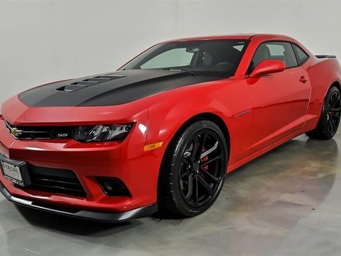 Used 2015 Chevrolet Camaro SS w/ SS Performance Package RWD image 5