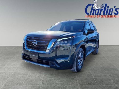 Certified 2025 Nissan Pathfinder SL image 1