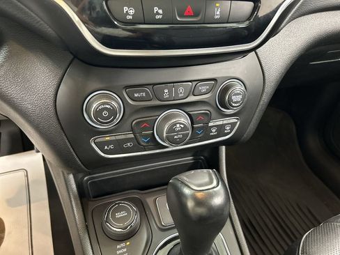 Used 2021 Jeep Cherokee Limited AWD/4WD image 16
