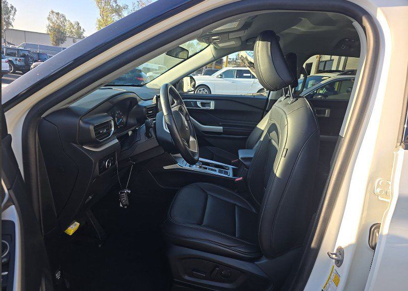 Used 2023 Ford Explorer XLT w/ Equipment Group 202A RWD image 4