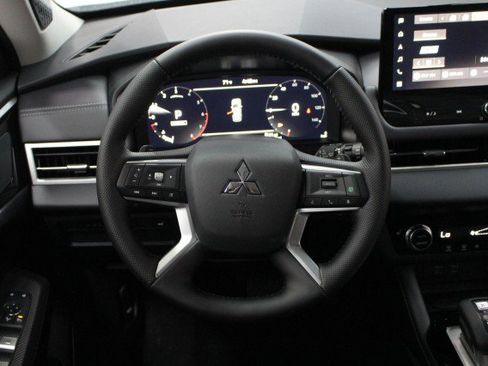 New 2026 Mitsubishi Outlander SE image 20
