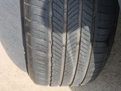 Used 2023 Genesis GV70 2.5T Select w/ Select Package image 11