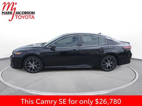 Used 2024 Toyota Camry SE FWD image 14