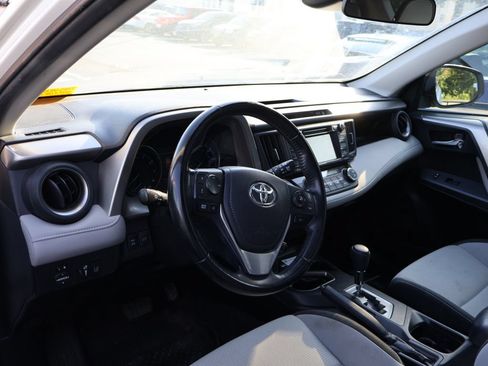 Used 2018 Toyota RAV4 XLE AWD/4WD image 9