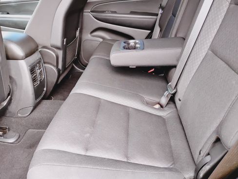 Used 2020 Jeep Grand Cherokee Laredo image 18