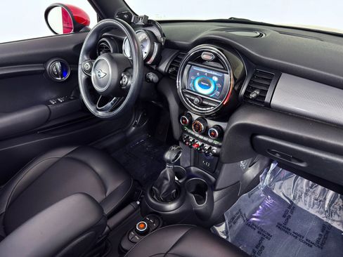 Used 2018 MINI Cooper Convertible image 39