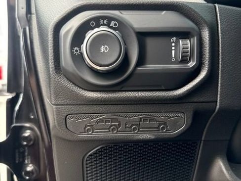 Used 2025 Jeep Wrangler Sport AWD/4WD image 19