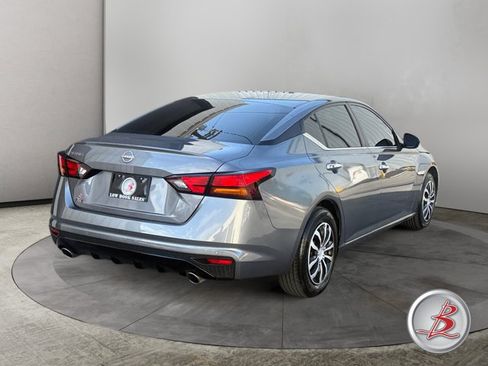 Used 2024 Nissan Altima 2.5 S FWD image 7