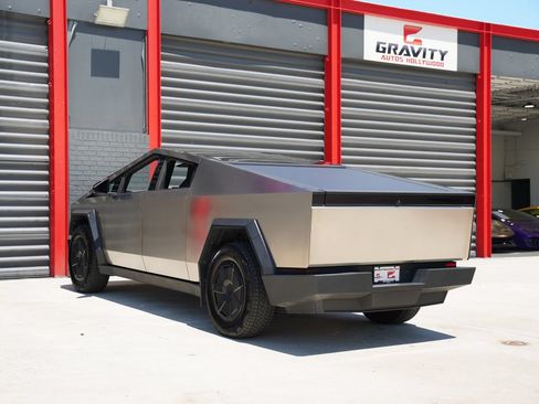 Used 2025 Tesla Cybertruck AWD Crew Cab image 9