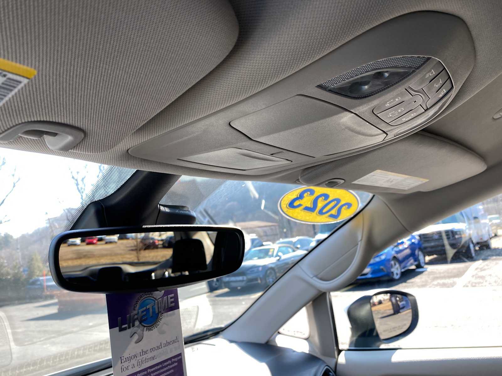 Used 2023 Chrysler Pacifica Touring-L FWD image 29