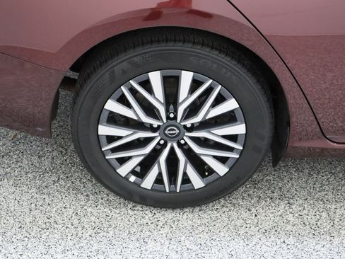 Used 2025 Nissan Altima 2.5 SV FWD image 6