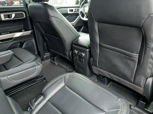 Used 2022 Ford Explorer XLT w/ Equipment Group 202A image 15
