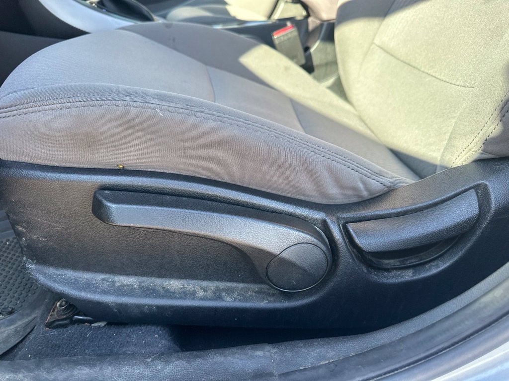 Used 2016 Hyundai Elantra SE w/ Option Group 02 FWD image 15