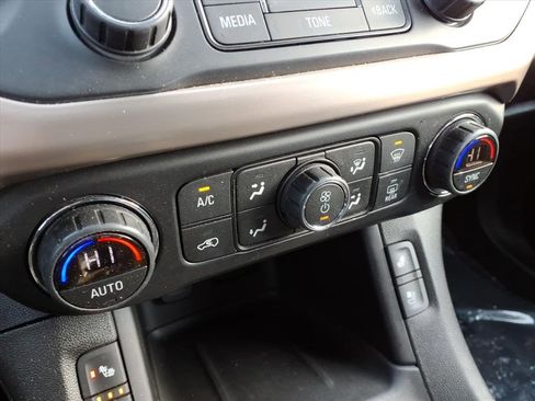 Used 2018 GMC Acadia Denali w/ Technology Package image 11