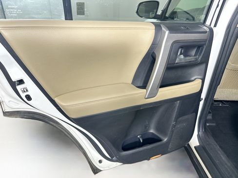 Used 2016 Toyota 4Runner SR5 Premium image 26