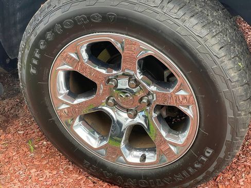 Used 2017 RAM 1500 Laramie AWD/4WD image 32