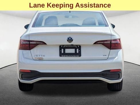 Used 2024 Volkswagen Jetta SE w/ Panoramic Sunroof Package image 6