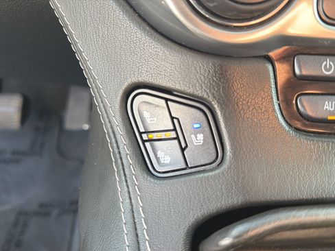 Used 2019 Chevrolet Tahoe Premier AWD/4WD image 13