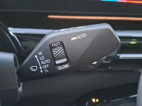 Used 2025 BMW X2 xDrive28i w/ Premium Package image 19