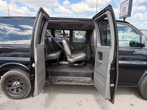 Used 2010 GMC Savana 1500 LS RWD image 36