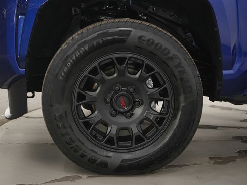 Used 2025 Toyota Tacoma SR5 image 28