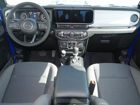 New 2025 Jeep Gladiator Sport image 3