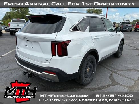 Used 2025 Kia Sorento EX AWD/4WD image 8
