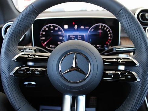 New 2025 Mercedes-Benz GLC 350e 4MATIC image 22